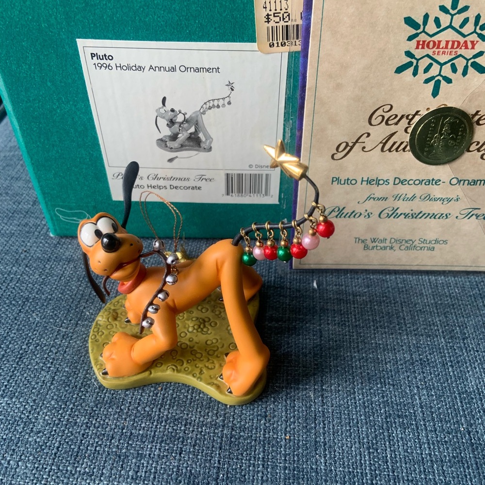 WDCC Disney Classics Collection Pluto Helps Decorate Christmas Ornament